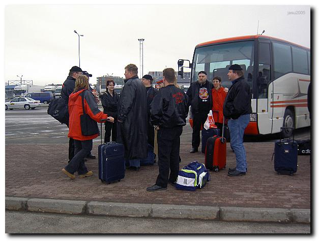 605x454 pixels (52K)